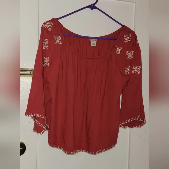 Ariat red embroidered bell sleeve top western size M - Picture 1 of 8